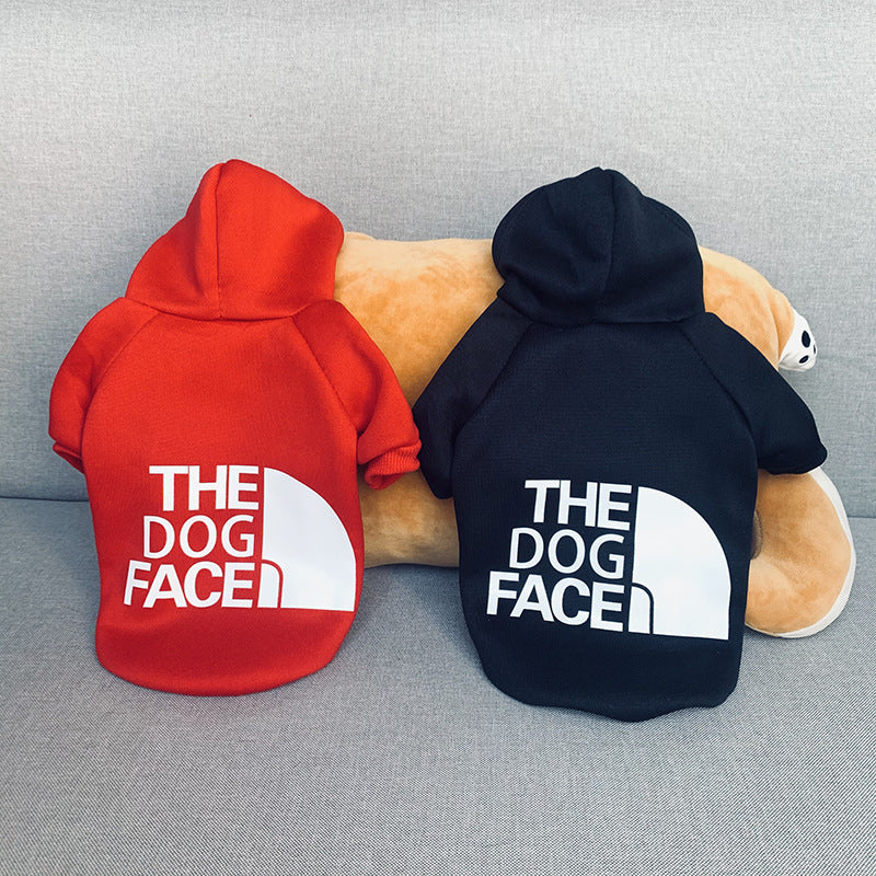 Rød 'The Dog Face' hættetrøje for høj synlighed. Perfekt til aftensturen.